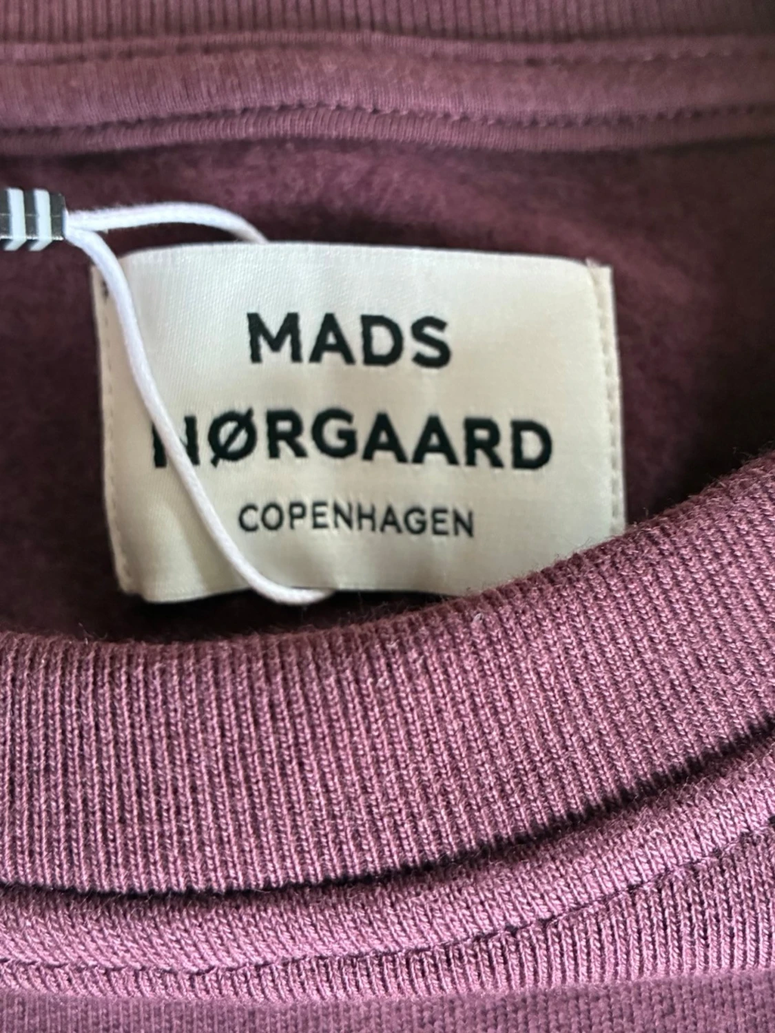 Vinröd sweatshirt från Mads Nørgaard - 3