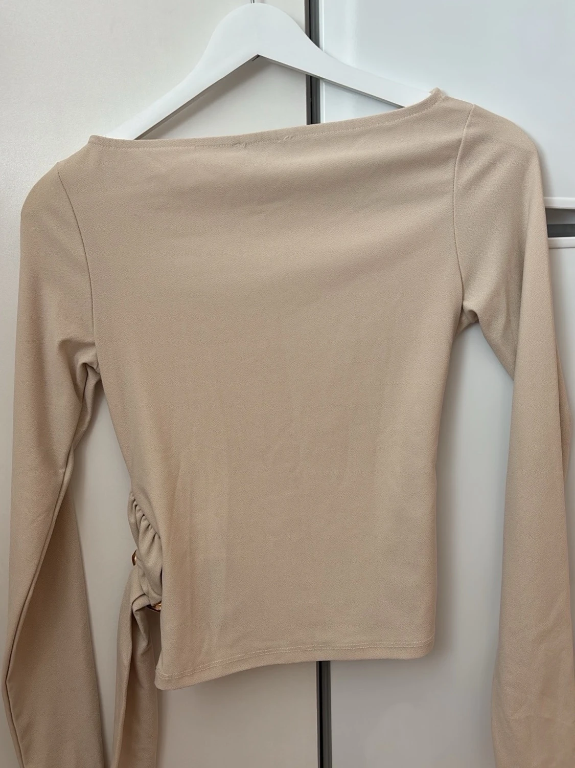 Beige omlottopp med bälte - 1