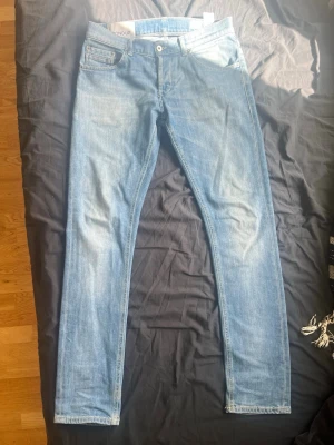 Dondup Jeans - Säljer minna dondup jeans i fint skick. 