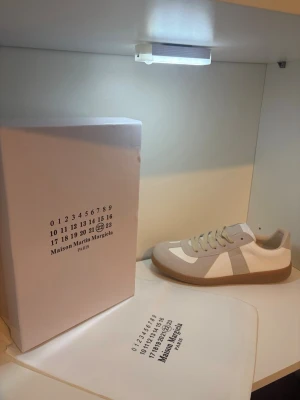 Maison Margiela sneakers - Maison Margiela sneakers 🤍 Stilrena och exklusiva – perfekta till vardags och skolstart.
