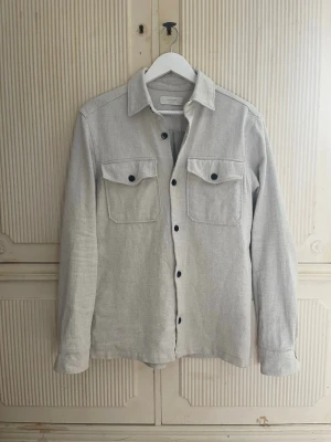 Jack and Jones overshirt  - Beige overshirt från Jack and Jones i Ljus Beige färg 