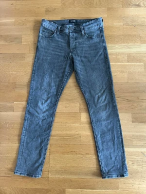 Jack & jones jeans - Snygga jeans i storlek 30W, 30L säljer då dom är för små för mig skriv vid funderingar 🙌