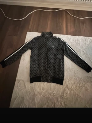 Lacoste tröja  - Lacoste zip köpt för 2200 storlek S 