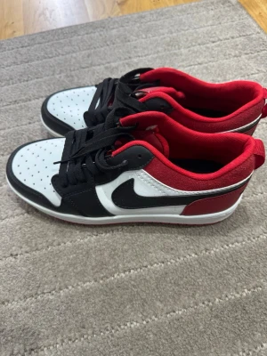 Jordans - Strl 41 men passar 42
