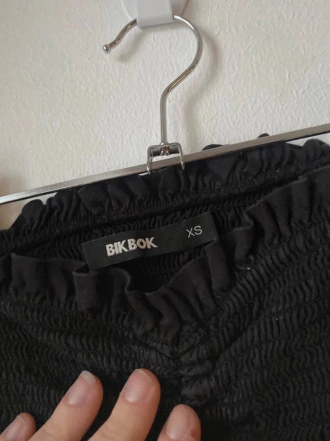 Svart smockad tubtopp från BikBok - 2