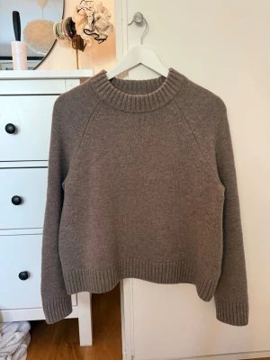 Stickad tröja  - Brun tröja från Wera, 100% ull😇😇