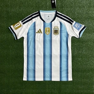 Argentina 2026 VM - Säljer denna riktigt snygga tröjan för ett bra pris! Skriv till om ni är intresserade eller har andra funderingar.