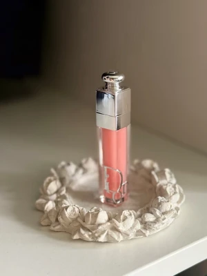 Dior rosa läppglans 001 - Säljer billigt eftersom den har inte kartong jag köpte den set med andra smink