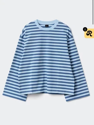 Gina tricot storlek S - Säljer en långärmad topp med blå och vita ränder. Storlek S men jag skulle säga att den är ganska liten i storleken. Använt ett par gånger men ingen syn av använding på tröjan. Köpte för 279kr säljer för 170kr, priset kan diskuteras. 
