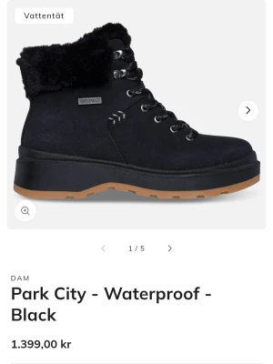 Skechers Vinterkängor Svarta EUR 37 Nya kostar 1399 kr - Använda bara ett par gånger förra vintern. De är nästan som nya. Mycket bekväma och varma.