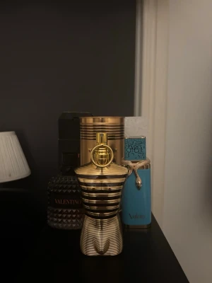 Parfymer - Jag säljer dom kan också acceptera byten, coral fantasy 80/100 ml, Jean Paul elixir 70/125 ml, vulcan feu 100/100ml. Coral fantasy och Jean Paul elixir är köpta från kicks medans vulcan feu är köpt på deloox. Vid frågor och funderingar så är det bara att kontakta här på Plick😊