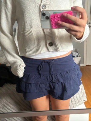 Supersöt kjol - Söt volangkjol från Gina som inte används längre 