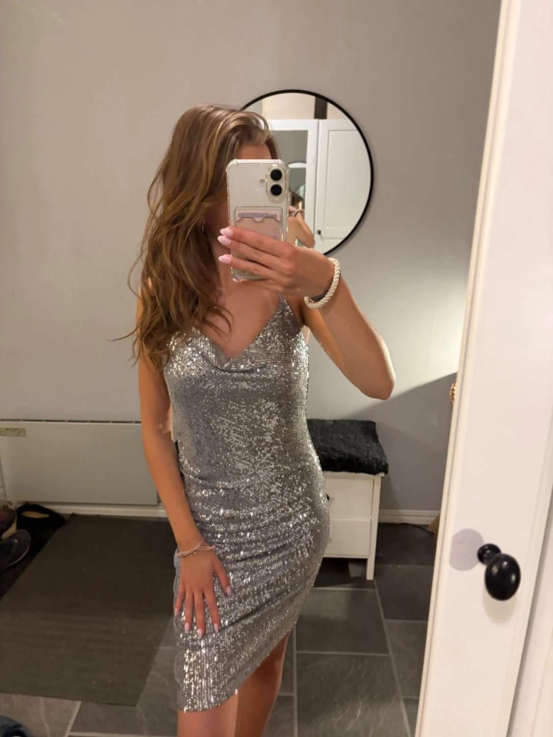Glittrig silverklänning