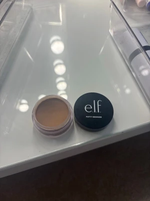 Elf bronzer  - Jag är 162cm, allt e kvar tills markerad som såld, pris går att diskuteras💞