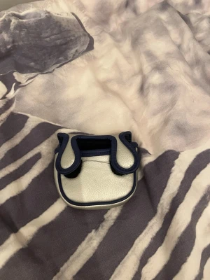 Putterheadcover taylormade - Hej! Säljer denna puttheadcovern, använd fåtal gånger. 