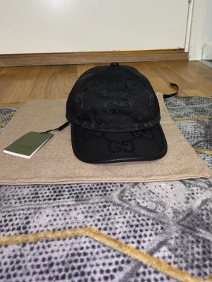 gg jumbo svart L - Svart gg jumbo i storlek L. Den e helt ny. Dustbag ingår. Fraktas direkt efter köp!  Frågor ställs privat ! 