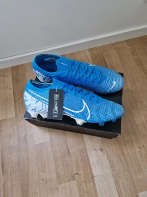 Fotbollsskor  - Säljer ett par nike mercurial fotbollsskor, pris går att diskutera 