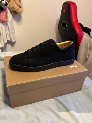 Christian Louboutin skor - Helt nya Christian Louboutin skor, skriv vid frågor