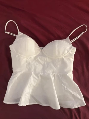 Topp - Köpt på Vinted i fint skick, helt oanvänd. Säljs då den var för stor på mig💕