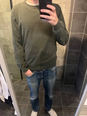Tröja Oscar Jacobson  - Grön sweatshirt från Oscar Jacobson i bra skick.
