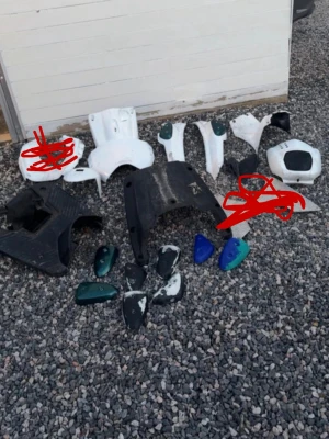 Yamaha slider kåpor  - Yamaha slider kåpor  allt för 800kr du får med en tolva också 