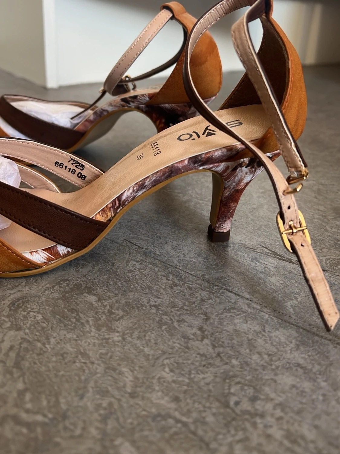 Bruna och beige pumps - 5