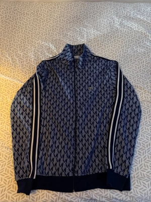Lacoste dress - Skriv ifall du är intresserad!