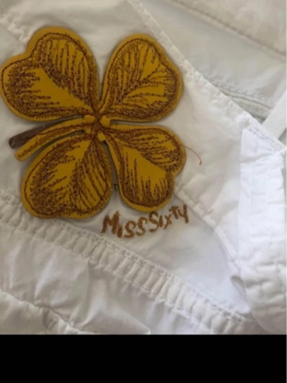Vita byxor med broderad detalj - 6