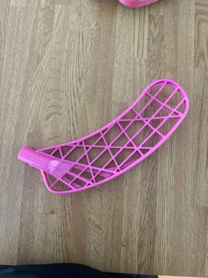 Zone Air/One blad  - Helt nytt leftat Air/One blad i metal magenta. Oanvänt och med orginalhook.