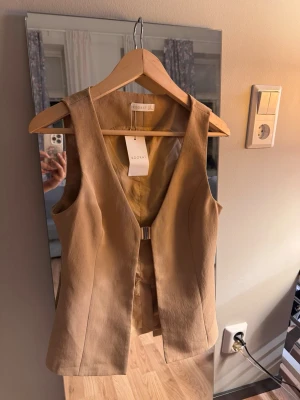 Kookai - Tops from kookaï never use size 38 but best for size L. Brown beige color Full price 900 kr