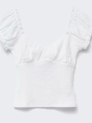 Vit croppad topp med volangärm - Säljer denna jättefina topp från Gina Tricot. Helt ny och aldrig använd. Ordinarie pris 279kr.