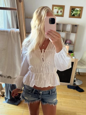 H&M blus - Aldrig använt och tar massa plats i garderoben💕