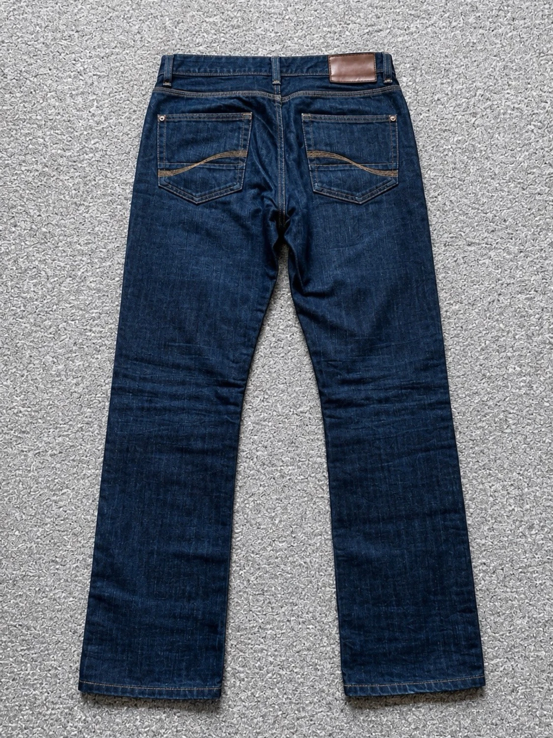 Mörkblå raka jeans med kontrastsömmar - 1