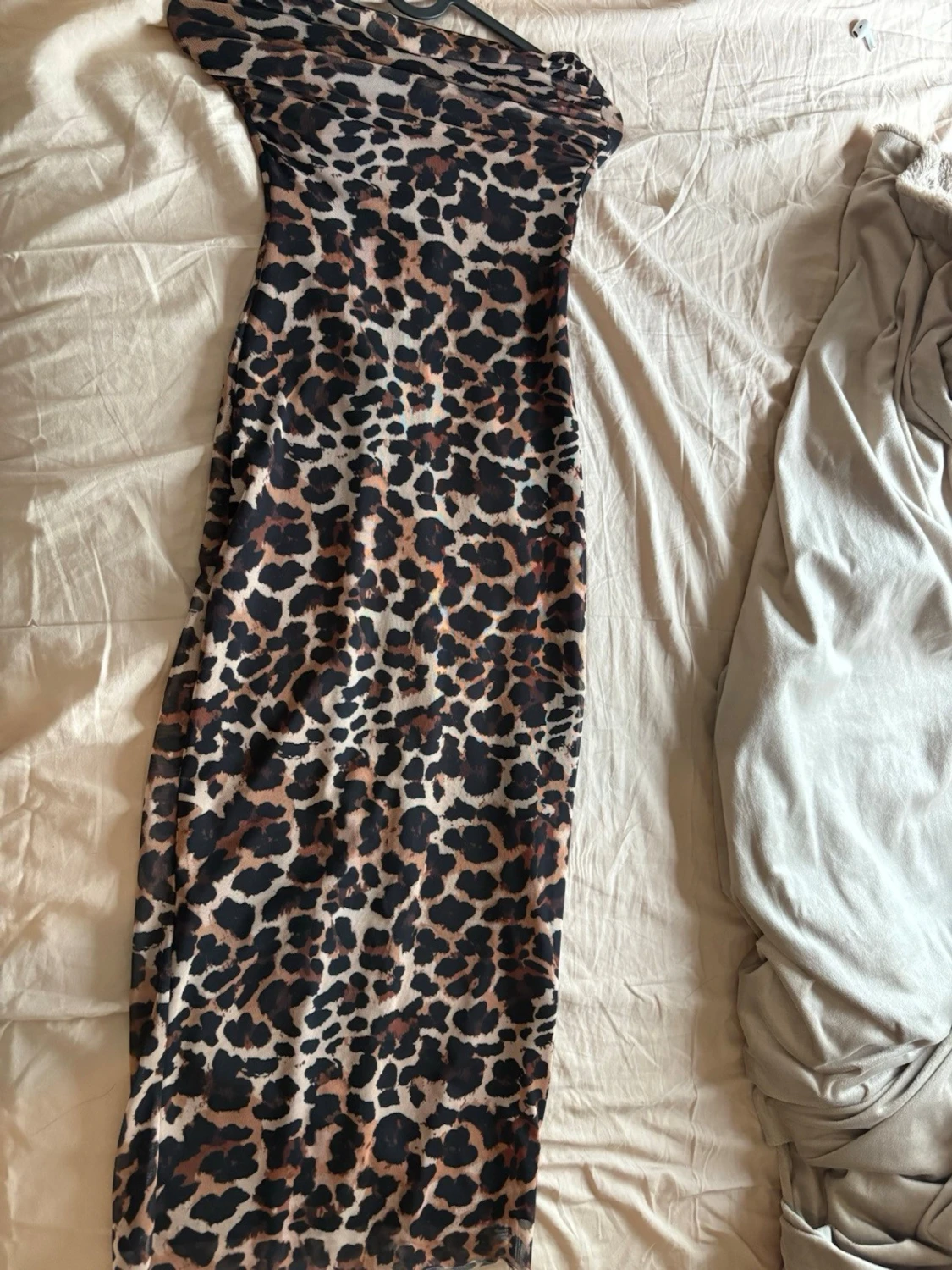 Leopardmönstrad långklänning FB Sister