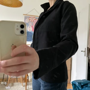 Vårjacka HENNES collection 36 - Snygg lätt vårjacka i storlek 36 från HENNES collection, nyskick! 150kr✨