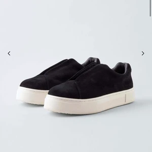 Eytys  - Säljer mina eytys i modellen ”doja”. Storlek 38 men kan även passa storlek 39. De är i fint skick och dustbag ingår! Fråga gärna för fler bilder. FRAKTEN INGÅR EJ I PRISET. BUD PÅ 1000 kr ❤️