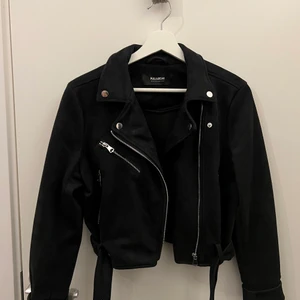 Mockaimitation jacka - Nyskick. Säljs pga flytt & den kommer aldrig till användning tyvärr. 