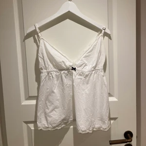 Odd Molly linen - Gulligt linne från Odd Molly, strl 3! Liten fläck där bak längst ner men inget man tänker på! 💓