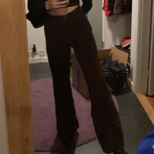 Bruna manchesterbyxor  - Bruna manchesterbyxor som jag färgat sj. Strl 38 (passar både 36/38). Älskar dem men inte min stil längre 🥰