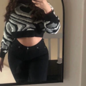 Multifärgad kroppad tjocktröja  - Tjocktröja med mönster i storlek M