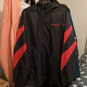 Addias shark  - Tjena! Säljer flera addias shark (ordinarie ~1100kr)