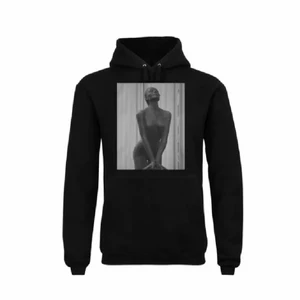 The cool elephant hoodie - Så fin hoodie från the cool elephant, säljer då jag hade önskat den lite mer oversize. Så mjuk, det mjukaste o skönaste plagget jag testat! Helt oanvänd prislapp kvar! Originalpris 600kr💕💕