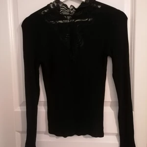 Tröja  - Tröja med spets 