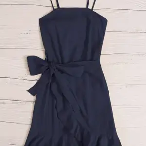 Ny Marinblå klänning