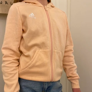 Adidas fleece - Storlek 152! En rosa fleece i bra skick☺️