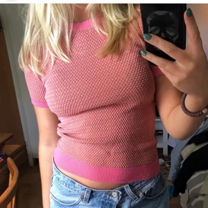 Zara tröja - Säljer denna tröja som jag köpt här på Plick men inte fått någon användning av, lånad bild av säljaren jag köpte av. Storlek S. Bra skick!