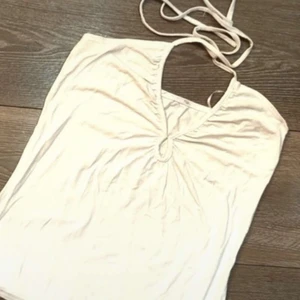 Halter neck top - Vit oanvänd halter neck topp i storlek xs