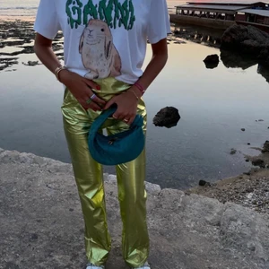 Byxor ifrån hosbjerg  - Byxor ifrån hosbjerg i storlek S, nypris 1200. Normala i storlek. 