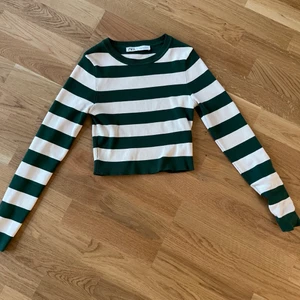 Zaratopp - Fin zaratröja som dessvärre beställdes i för liten storlek! Endast använd en gång 🥰