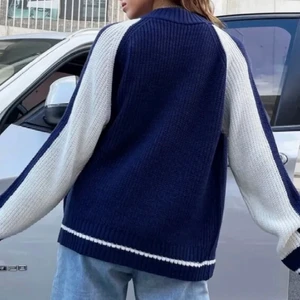 Kofta - Stickad kofta som aldrig är använd💞